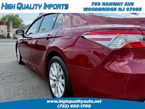 Used 2018 Toyota Camry LE FWD image 37