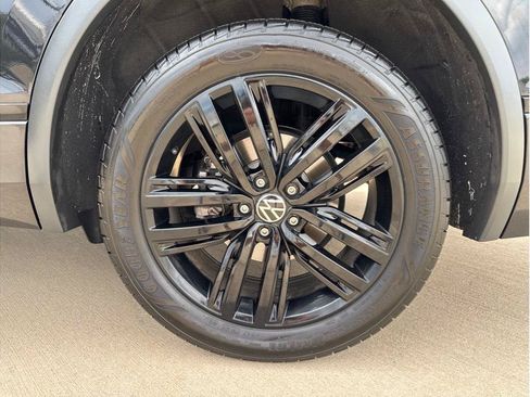 Used 2022 Volkswagen Tiguan SE R-Line AWD/4WD image 30