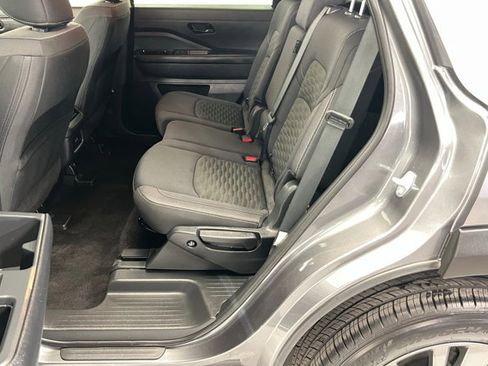 Certified 2025 Nissan Pathfinder SV image 21