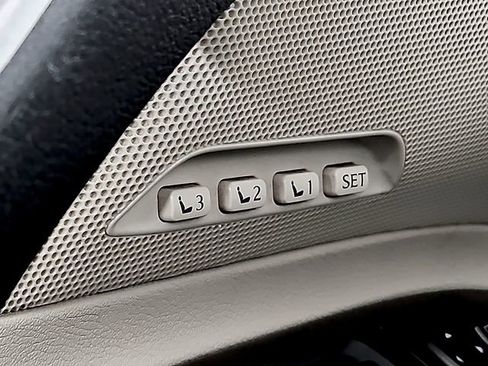 Used 2010 Lexus IS 250C w/ Luxury Pkg image 27