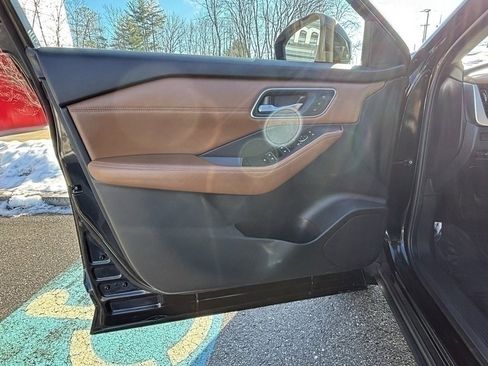 Used 2024 Nissan Rogue Platinum w/ Platinum Premium Package image 9