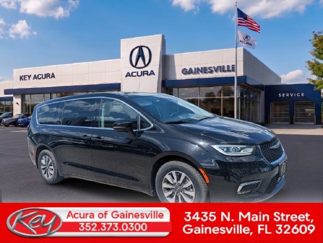 Used 2024 Chrysler Pacifica Limited FWD image 1