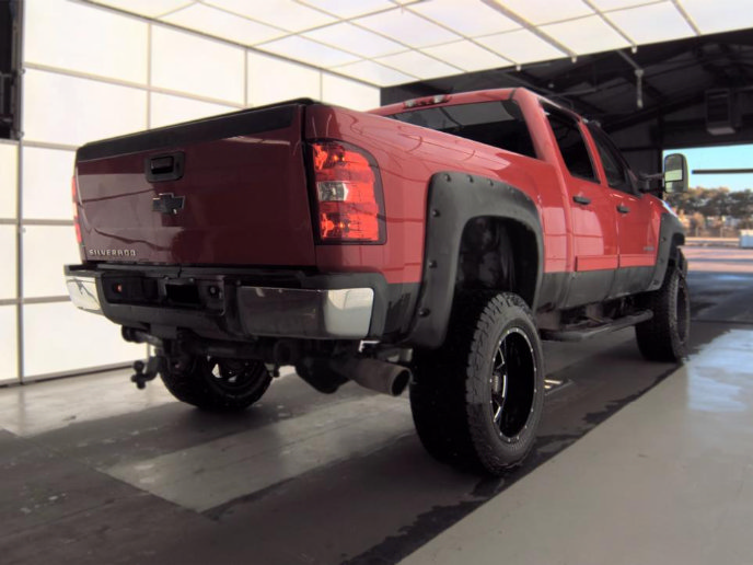Used 2010 Chevrolet Silverado 2500 LT w/ Interior Plus Package AWD/4WD image 4