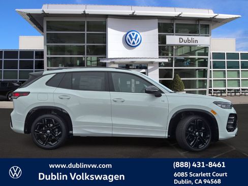 New 2026 Volkswagen Tiguan SE R-Line FWD image 3