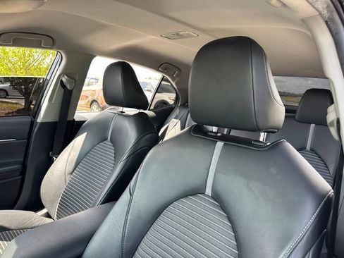 Used 2021 Toyota Camry SE w/ Convenience Package FWD image 14