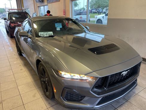 Used 2024 Ford Mustang GT RWD image 3