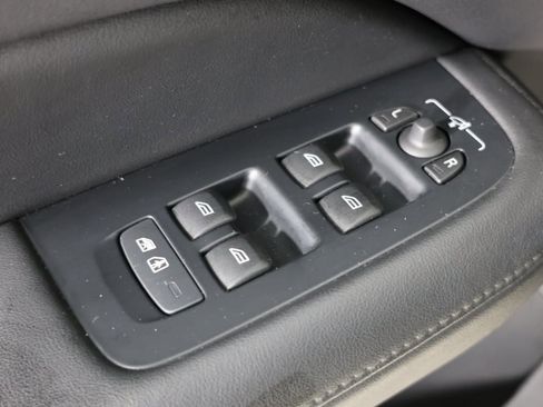 Used 2025 Volvo V60 B5 Cross Country Plus image 23