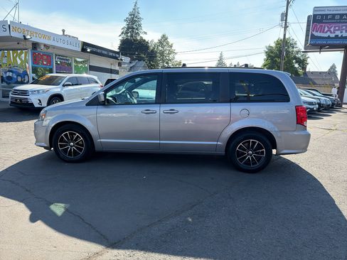 Used 2018 Dodge Grand Caravan GT FWD image 3