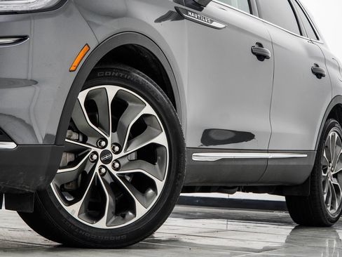 Used 2023 Lincoln Nautilus Reserve AWD/4WD image 3
