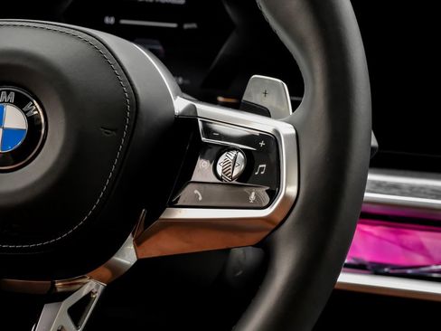 Used 2025 BMW 760i xDrive image 16