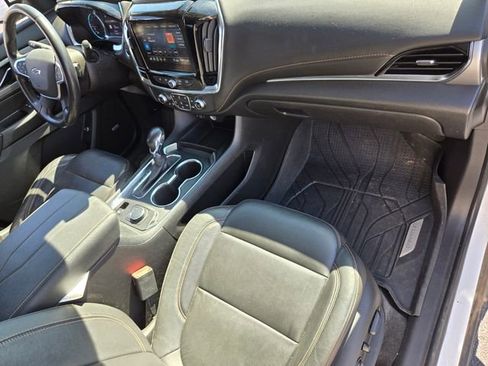 Used 2021 Chevrolet Traverse RS w/ LPO, Floor Liner Package FWD image 18