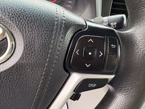 Used 2017 Toyota Sienna L FWD image 37