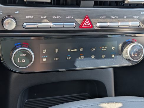 Certified 2026 Hyundai Palisade Limited AWD/4WD image 23