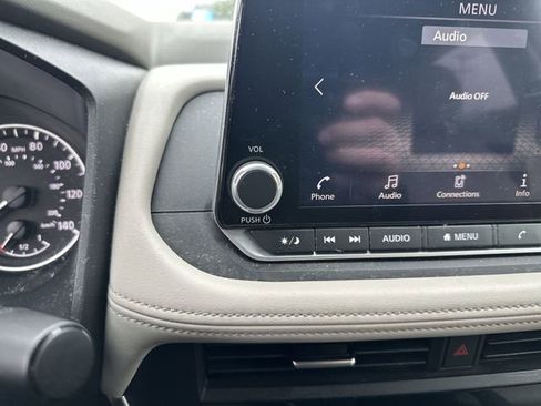 Used 2025 Nissan Rogue SV AWD/4WD image 14