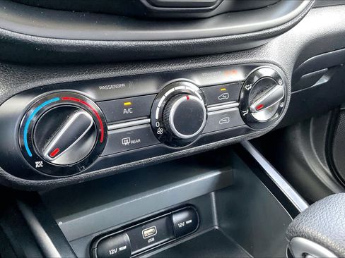 Used 2023 Kia Soul LX w/ LX Technology Package FWD image 35