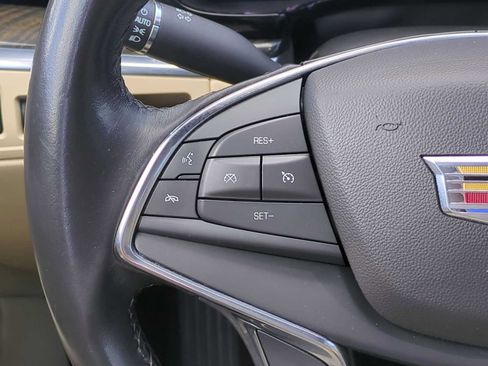 Used 2018 Cadillac XT5 FWD image 15