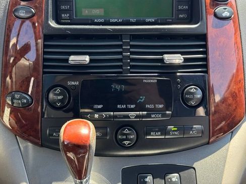 Used 2005 Toyota Sienna XLE Limited w/ XLE Limited Pkg 2 FWD image 10