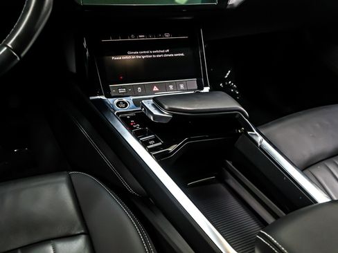 Used 2022 Audi e-tron Premium w/ Convenience Plus Package image 7