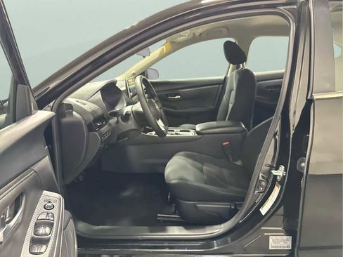 Used 2024 Nissan Sentra SV image 11