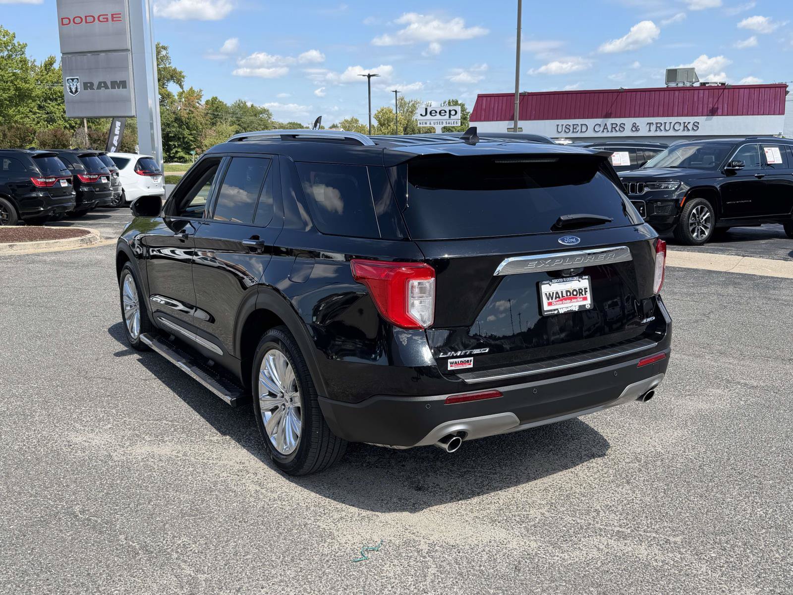 Used 2022 Ford Explorer Limited w/ Equipment Group 301A AWD/4WD image 5