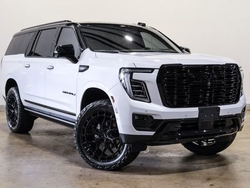 Used 2026 GMC Yukon XL Denali w/ Denali Reserve Package image 5