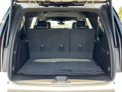 Used 2022 GMC Yukon XL SLT w/ SLT Luxury Package image 26