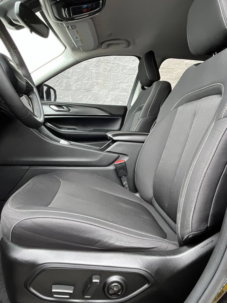 Certified 2024 Jeep Grand Cherokee L Laredo w/ Luxury Tech Group I AWD/4WD image 8