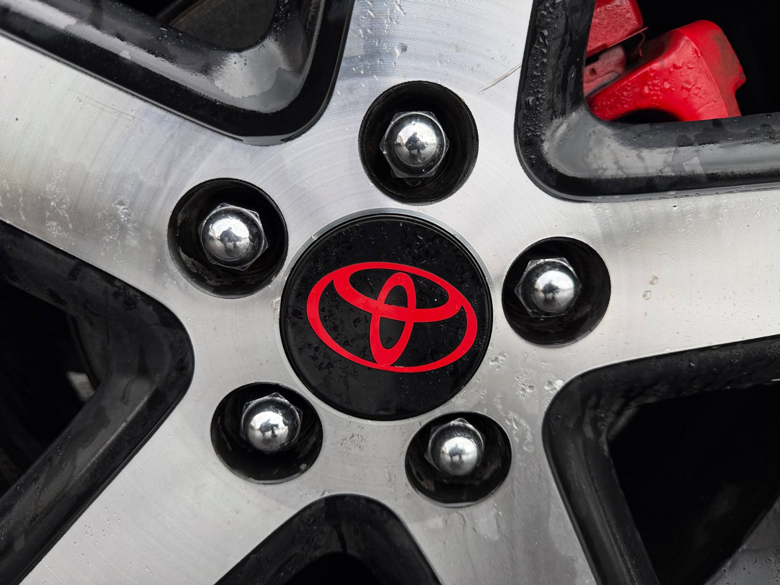Used 2018 Toyota RAV4 LE w/ All Weather Liner Package AWD/4WD image 31