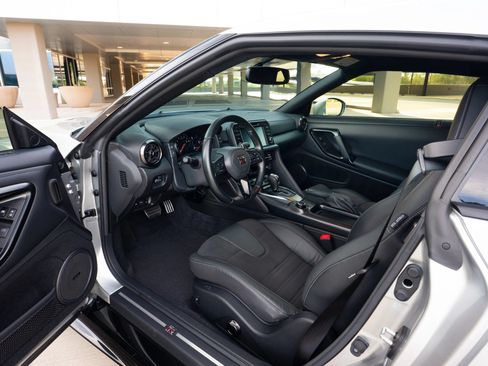 Used 2024 Nissan GT-R Premium w/ Floor Mat Package AWD/4WD image 31