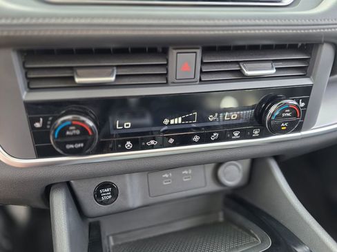 Used 2024 Nissan Rogue SV w/ SV Premium Package image 32