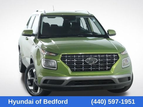 Used 2023 Hyundai Venue SEL FWD image 1