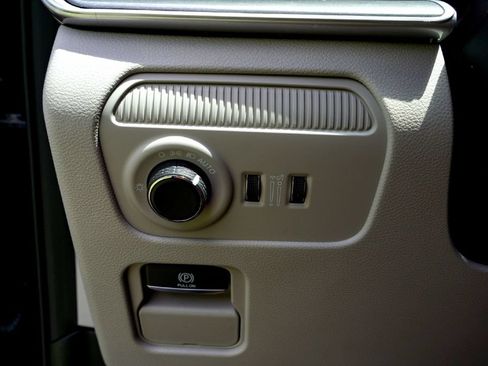 New 2026 Jeep Grand Wagoneer L 2WD image 18