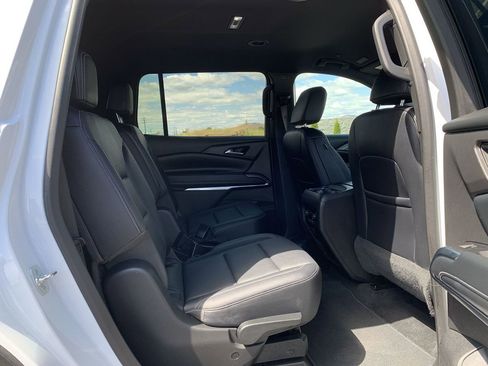 Used 2025 Chevrolet Traverse LT AWD/4WD image 30