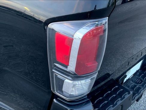 Used 2020 Toyota Tacoma Limited image 27