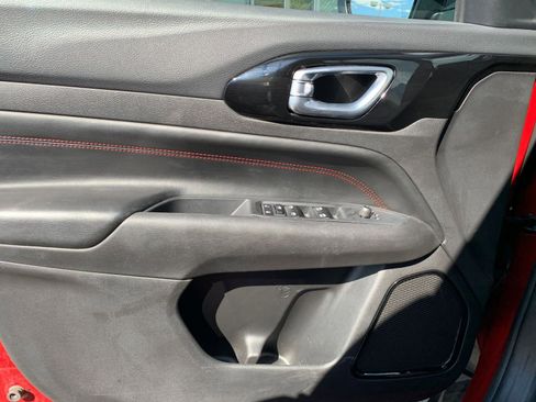 Used 2025 Jeep Compass Trailhawk image 20