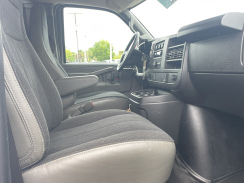 Used 2025 Chevrolet Express 2500 w/ Driver Convenience Package RWD image 28