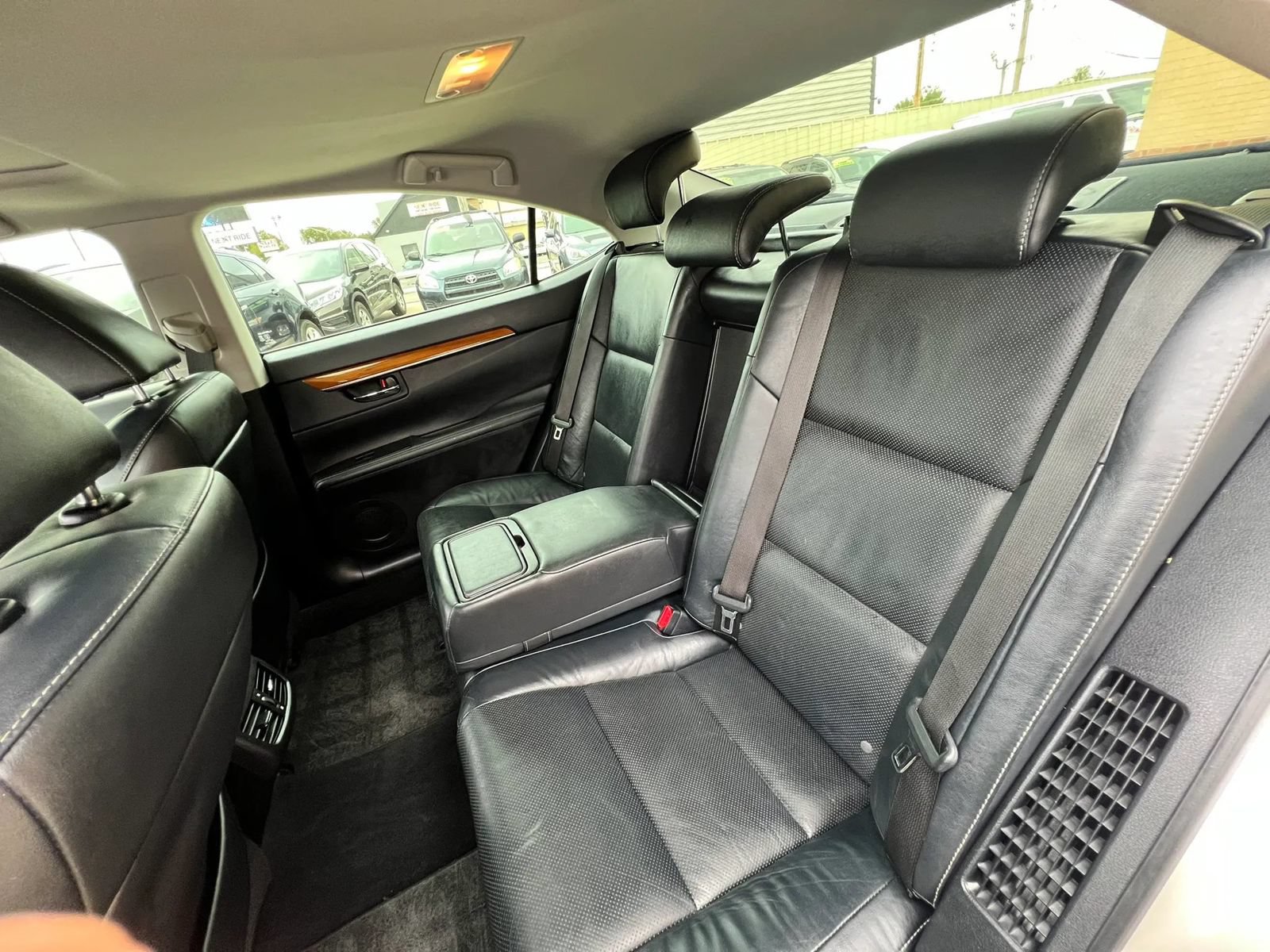Used 2013 Lexus ES 300h w/ Luxury Pkg FWD image 22