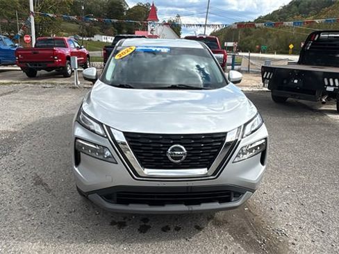 Used 2021 Nissan Rogue SV image 3