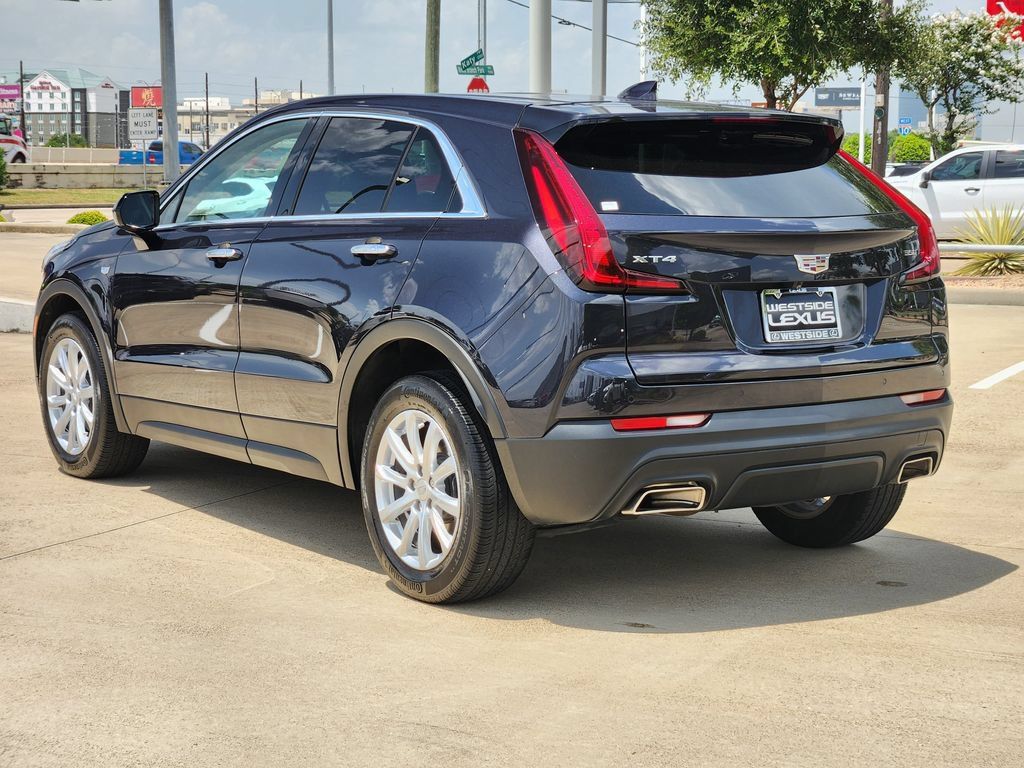 Used 2023 Cadillac XT4 Luxury w/ Cold Weather Package FWD image 5