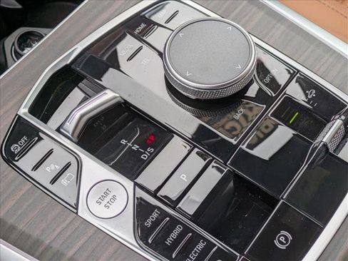 Used 2026 BMW X5 xDrive50e w/ M Sport Package image 12