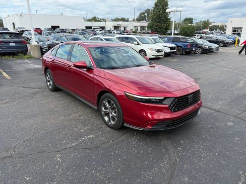 Used 2023 Honda Accord EX image 4