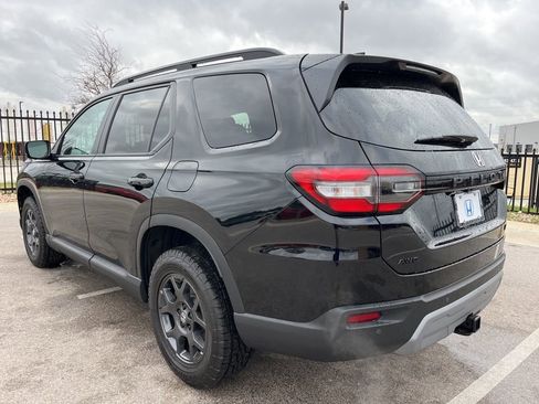 Certified 2025 Honda Pilot TrailSport image 6