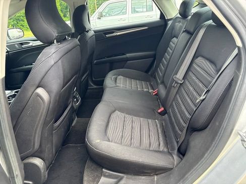 Used 2016 Ford Fusion SE FWD image 9