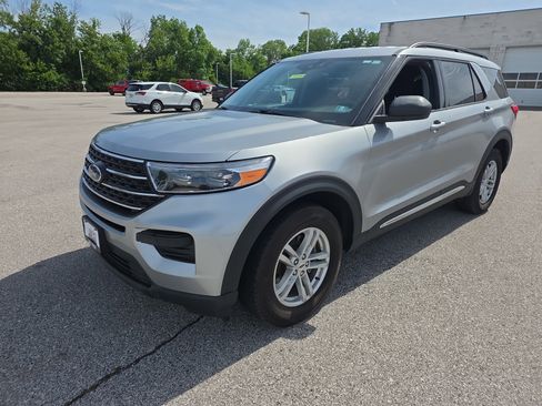 Used 2023 Ford Explorer XLT w/ Class IV Trailer Tow Package AWD/4WD image 7