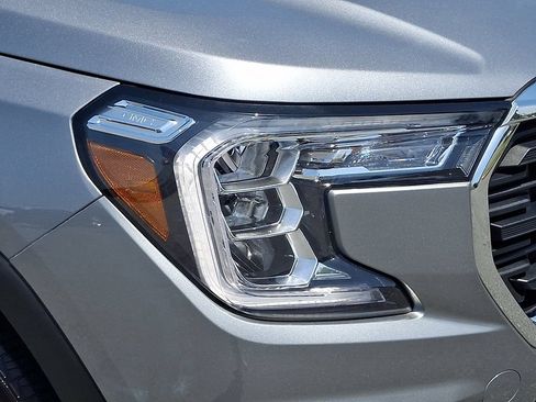 Used 2023 GMC Terrain SLE w/ Driver Convenience Package FWD image 9