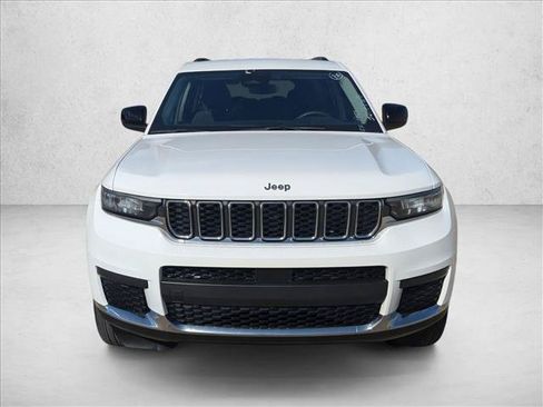 Used 2023 Jeep Grand Cherokee L Laredo RWD image 2