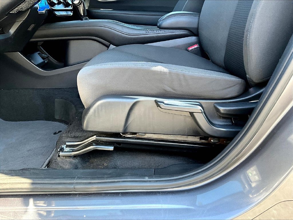 Used 2022 Honda HR-V LX image 37