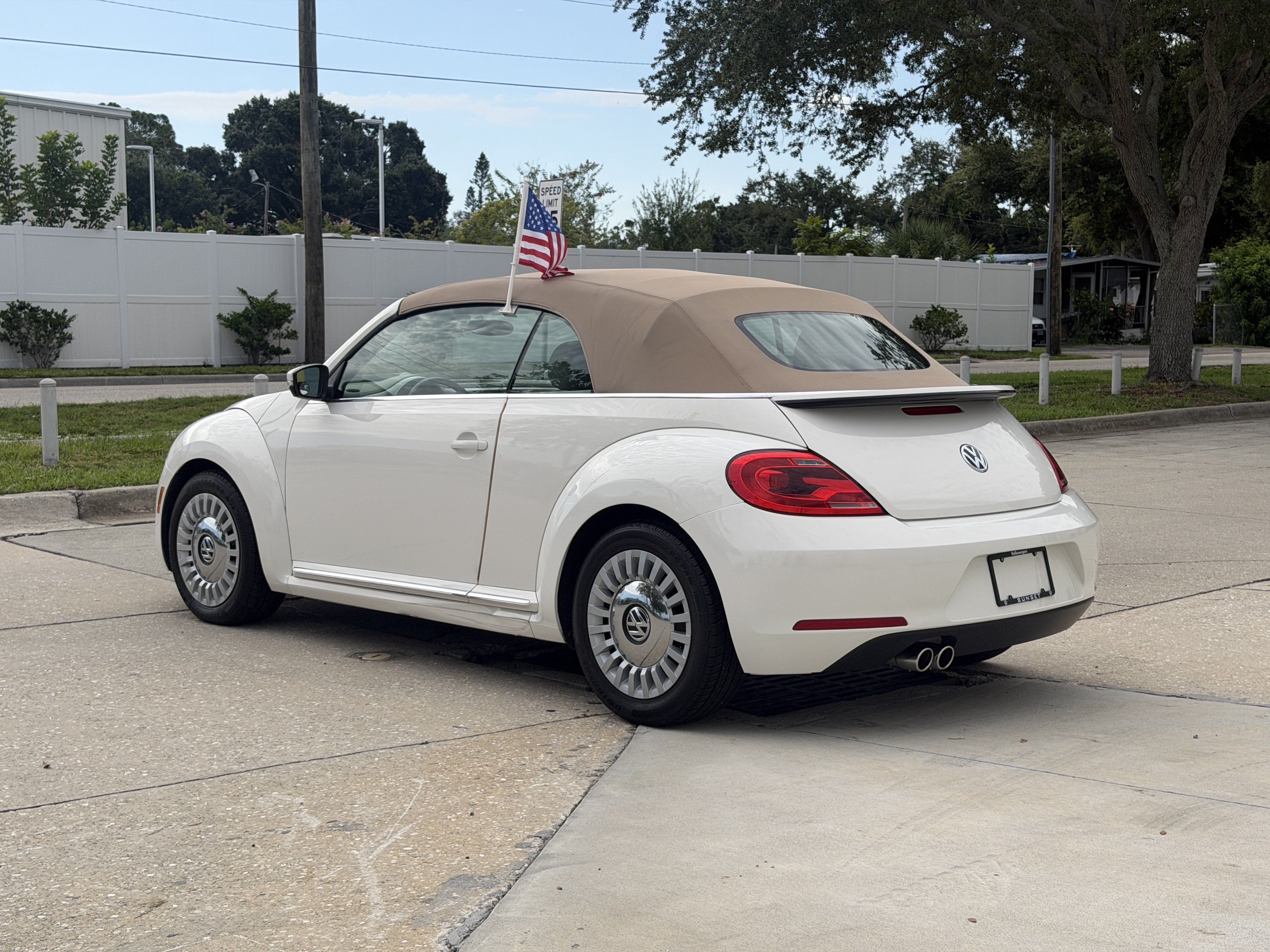 Used 2013 Volkswagen Beetle 2.5 FWD image 5
