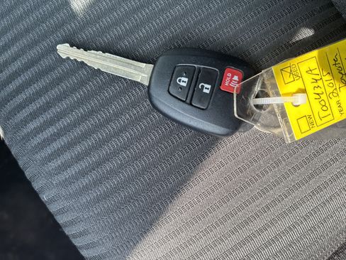 Used 2015 Toyota RAV4 XLE FWD image 18
