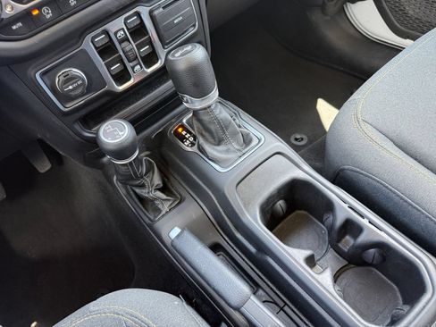 Used 2025 Jeep Wrangler Unlimited Sahara AWD/4WD image 41